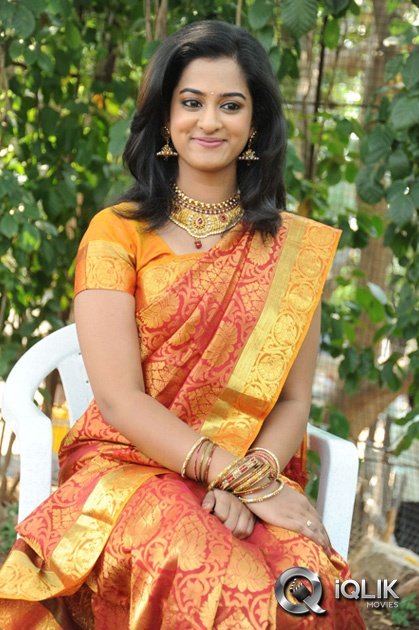 Nanditha-at-Krishnamma-Kalipindi-Iddarini-Movie-Opening